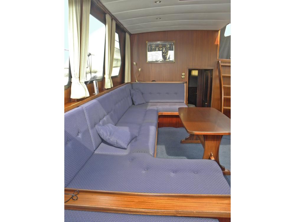 Saloon, Accommodation